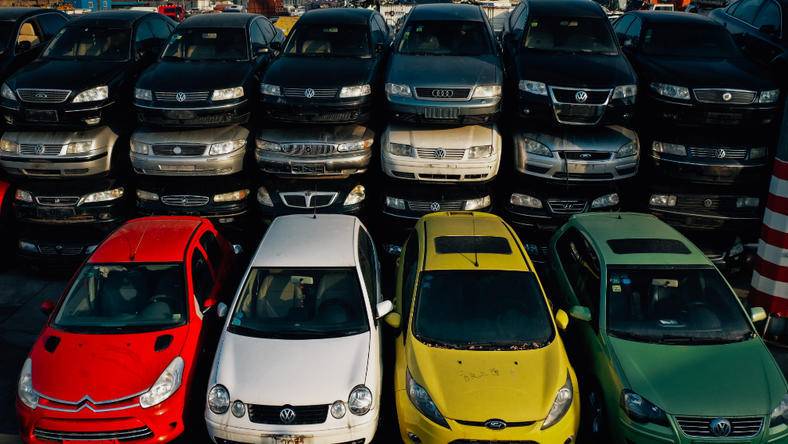 China's EV makers pick three paths to kill the lead-acid starter battery