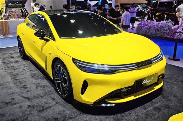 China's NEV sales hit 1.64 million in August, 60.6% of total car sales