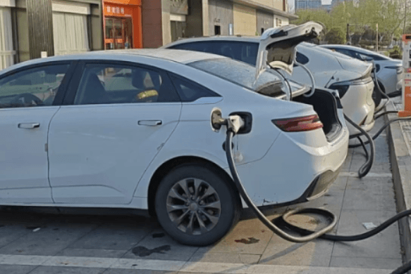 China's National Day holiday to set record EV charging demand, 7 provinces see peak