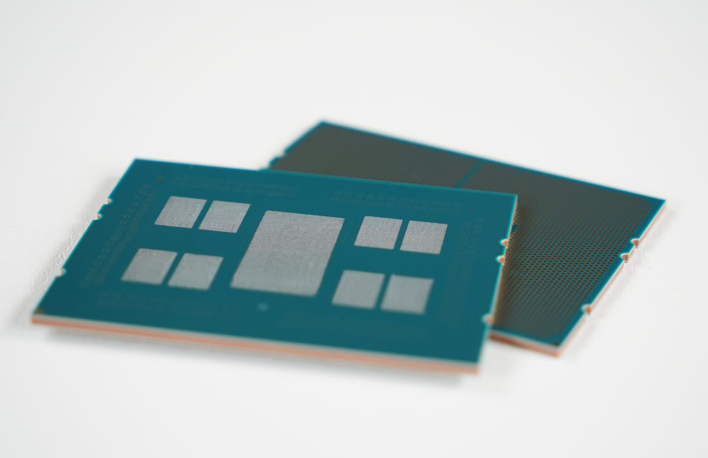 Samsung Electro-Mechanics and Qualcomm develop 2.1D advanced packaging with organic bridges