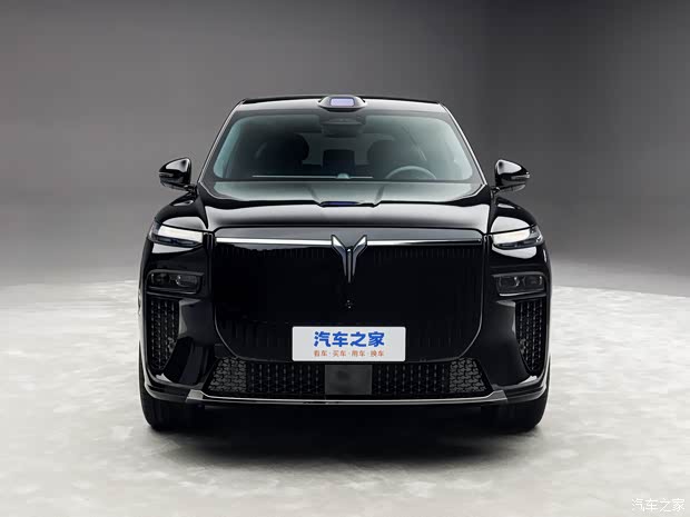 Voyah's 5.2-Metre X8 SUV Arrives with PHEV and BEV Options, Priced from 292,900 Yuan