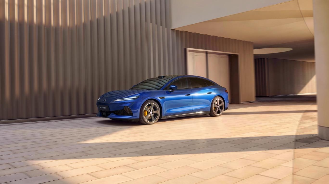 Denza Z9S launches from 255,800 yuan with 1,100 km CLTC range and 5-minute fast charge