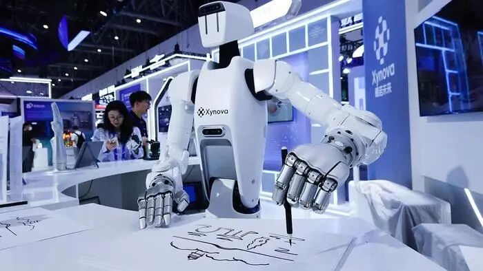 Xynova debuts dual dexterous hand lines at Hangzhou digital trade expo