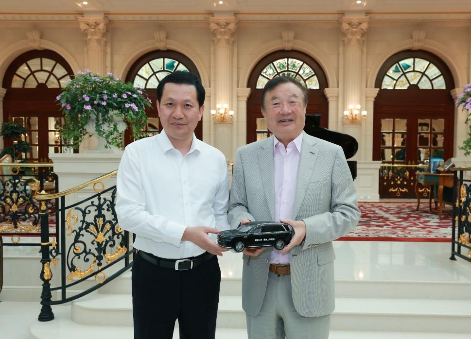 Dongfeng CEO meets Huawei's Ren Zhengfei as Yijing X9 SUV nears launch